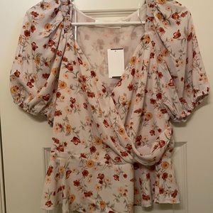 🥀 Floral never worn blouse